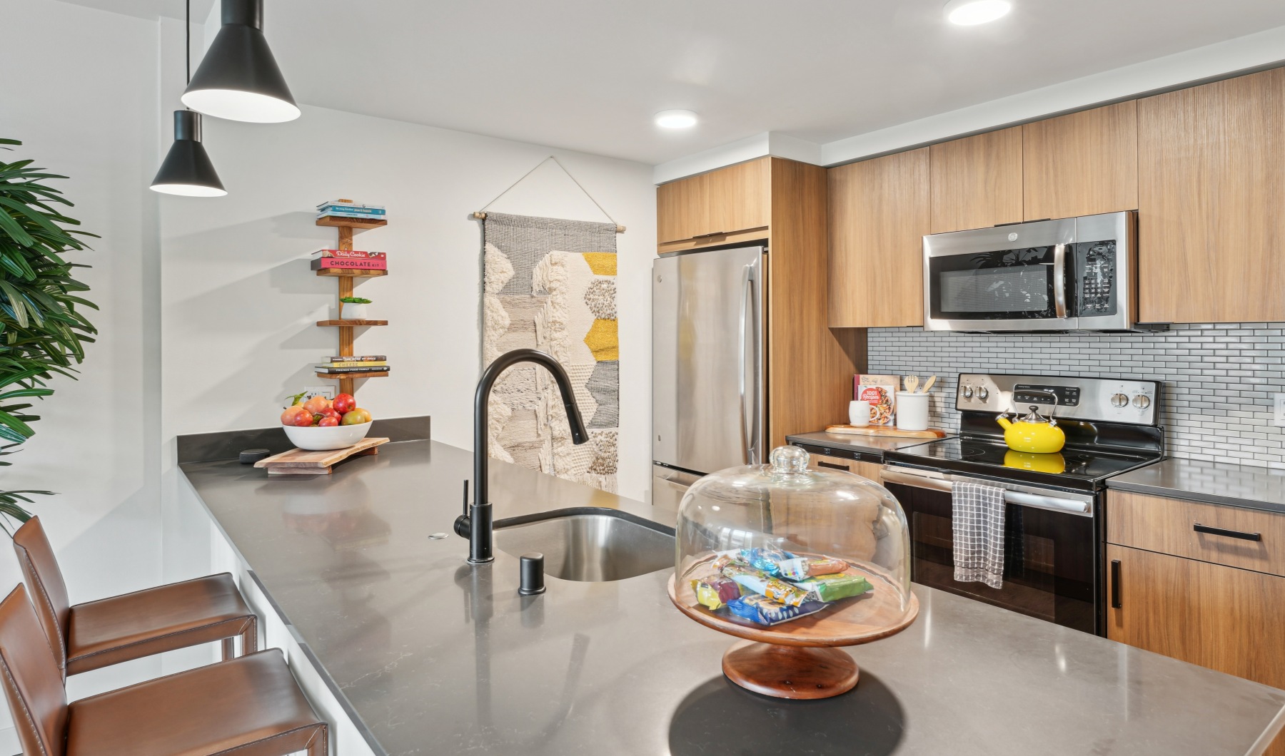 Apartment Living in the Heart of Redmond Apartment Living in the Heart of Redmond